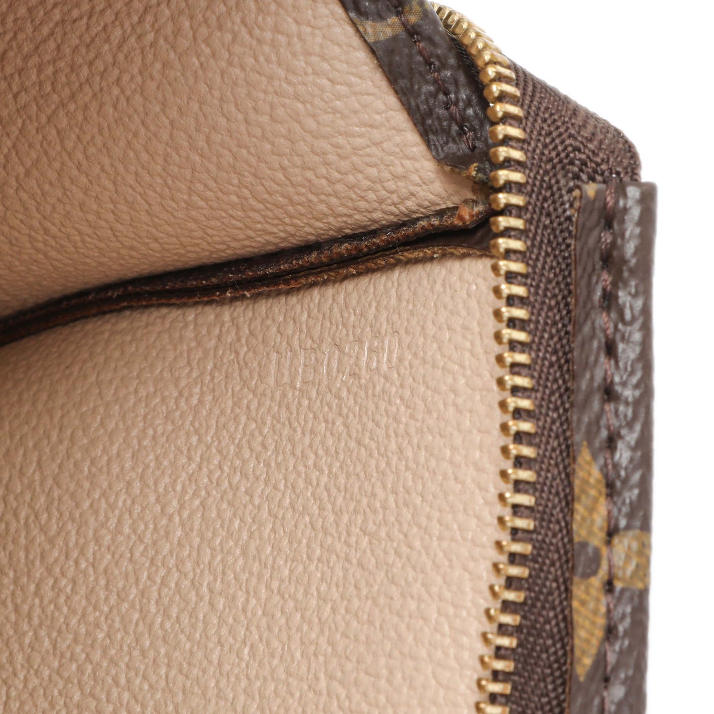 Exclusive Louis Vuitton Monogram Toiletry Pouch 19 — Alternate View 9