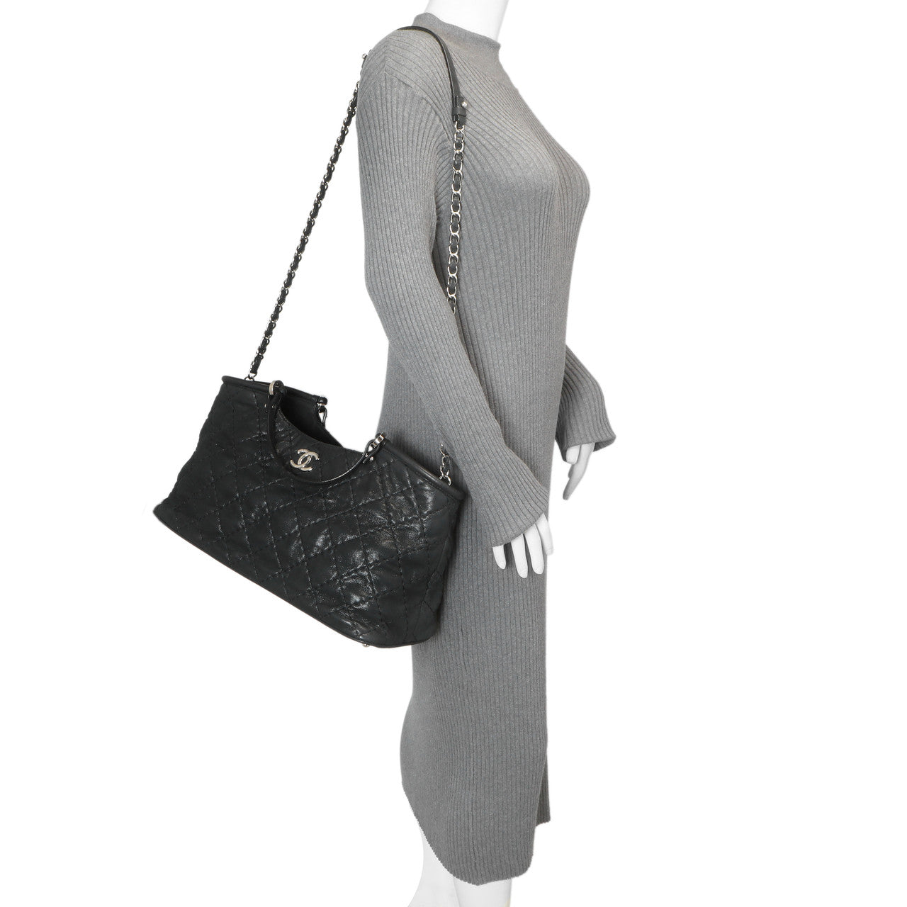 Exclusive Chanel Black Iridescent Quilted Calfskin Sea Hit Tote — Alternate View 13
