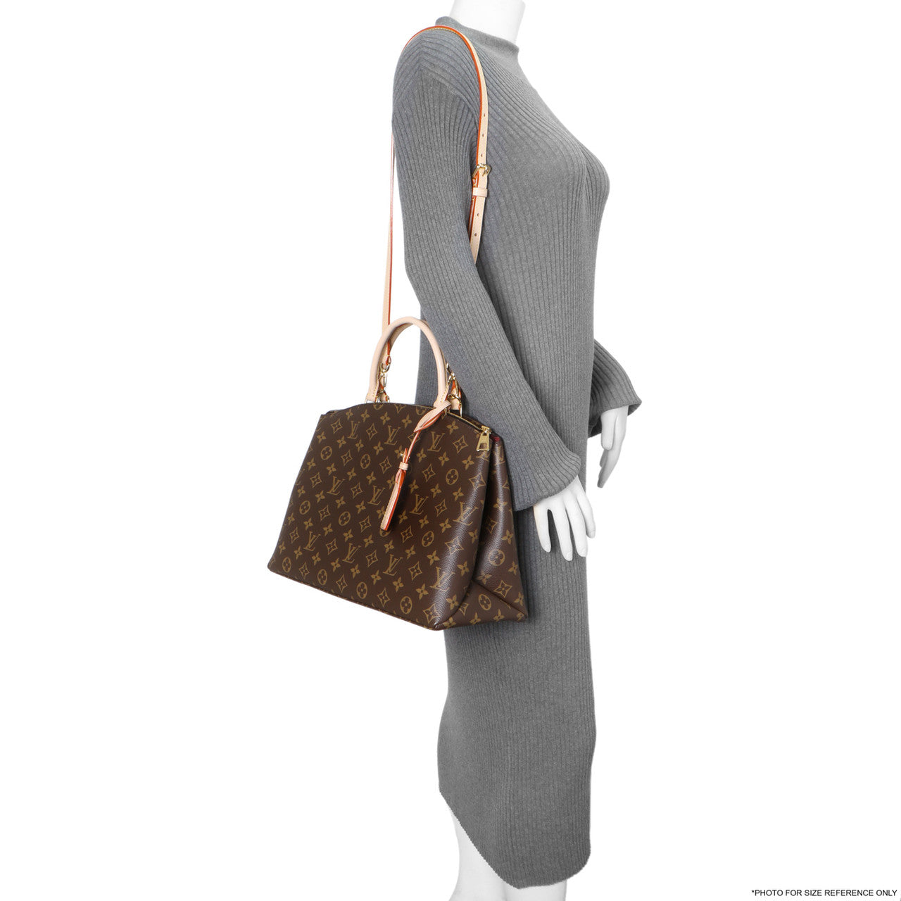 Exclusive Louis Vuitton Monogram Grand Palais — Alternate View 7