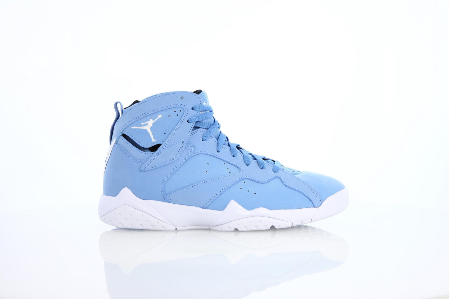 Exclusive Air Jordan 7 Retro "University Blue" — 3.5 — Front View