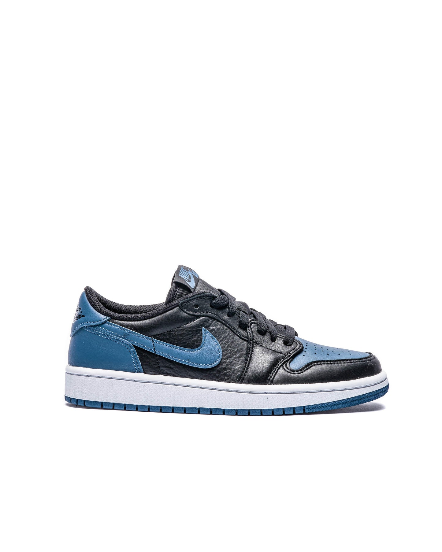 Exclusive Air Jordan WMNS 1 Low OG — 5 — Front View