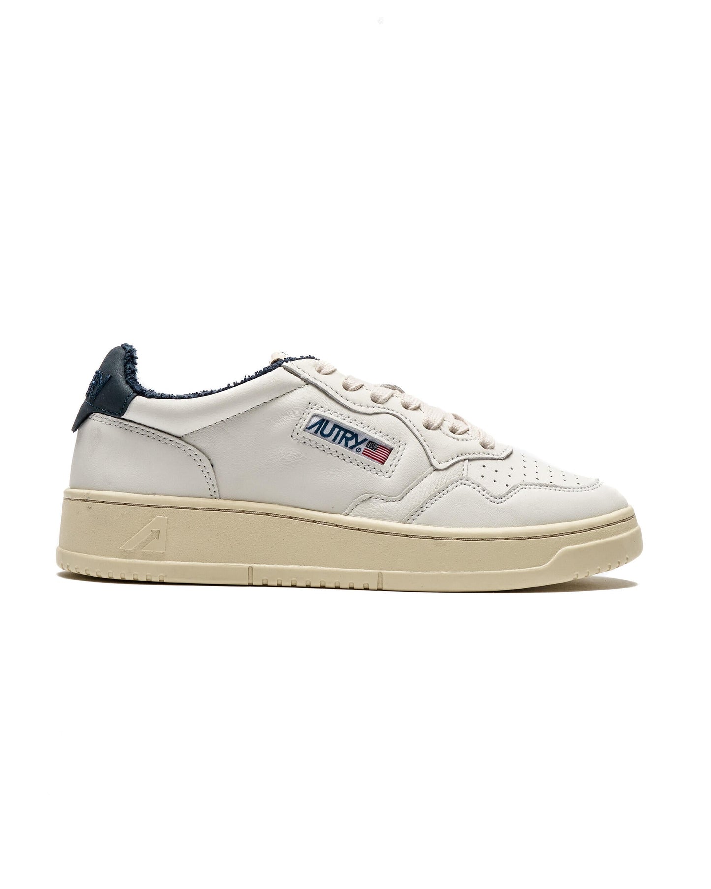 Exclusive Autry Action Shoes WMNS MEDALIST LOW — 5 — Front View