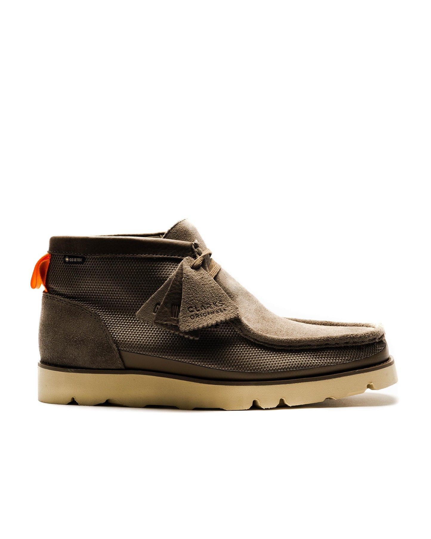 Exclusive Clarks Originals WALLABEE 2.0 Gore-Tex — 3 — Front View