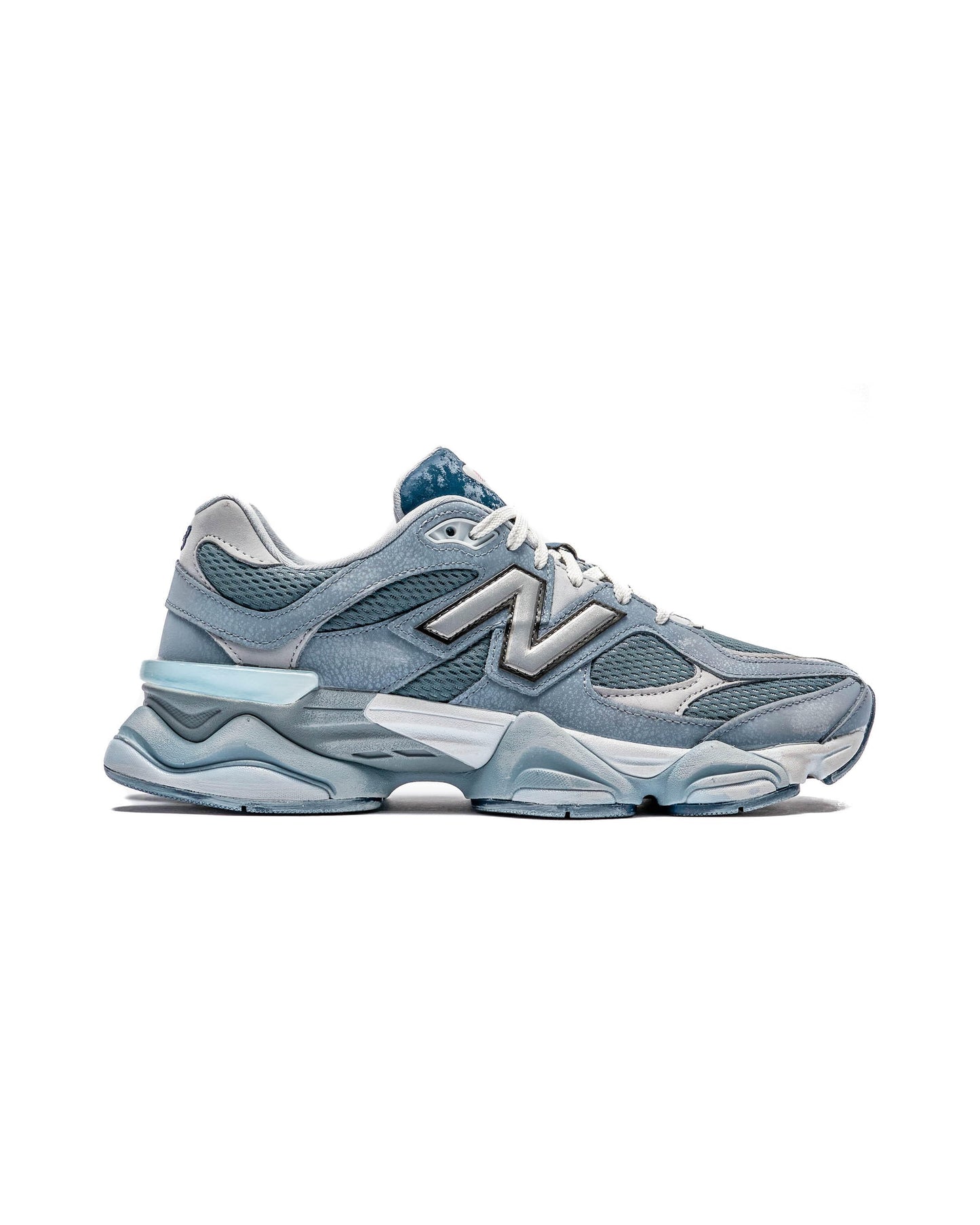 Exclusive New Balance U 9060 MD1 — 4 — Front View