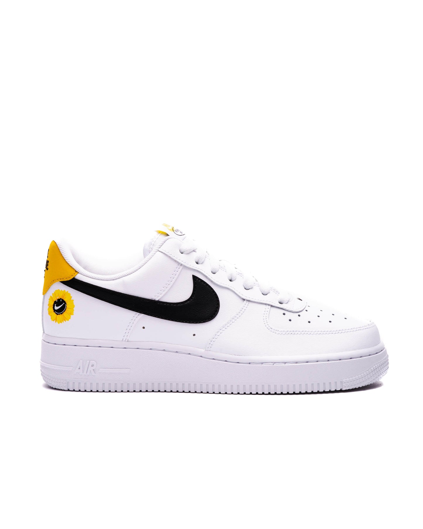 Exclusive Nike AIR FORCE 1 '07 LV8 2 — 3 — Front View