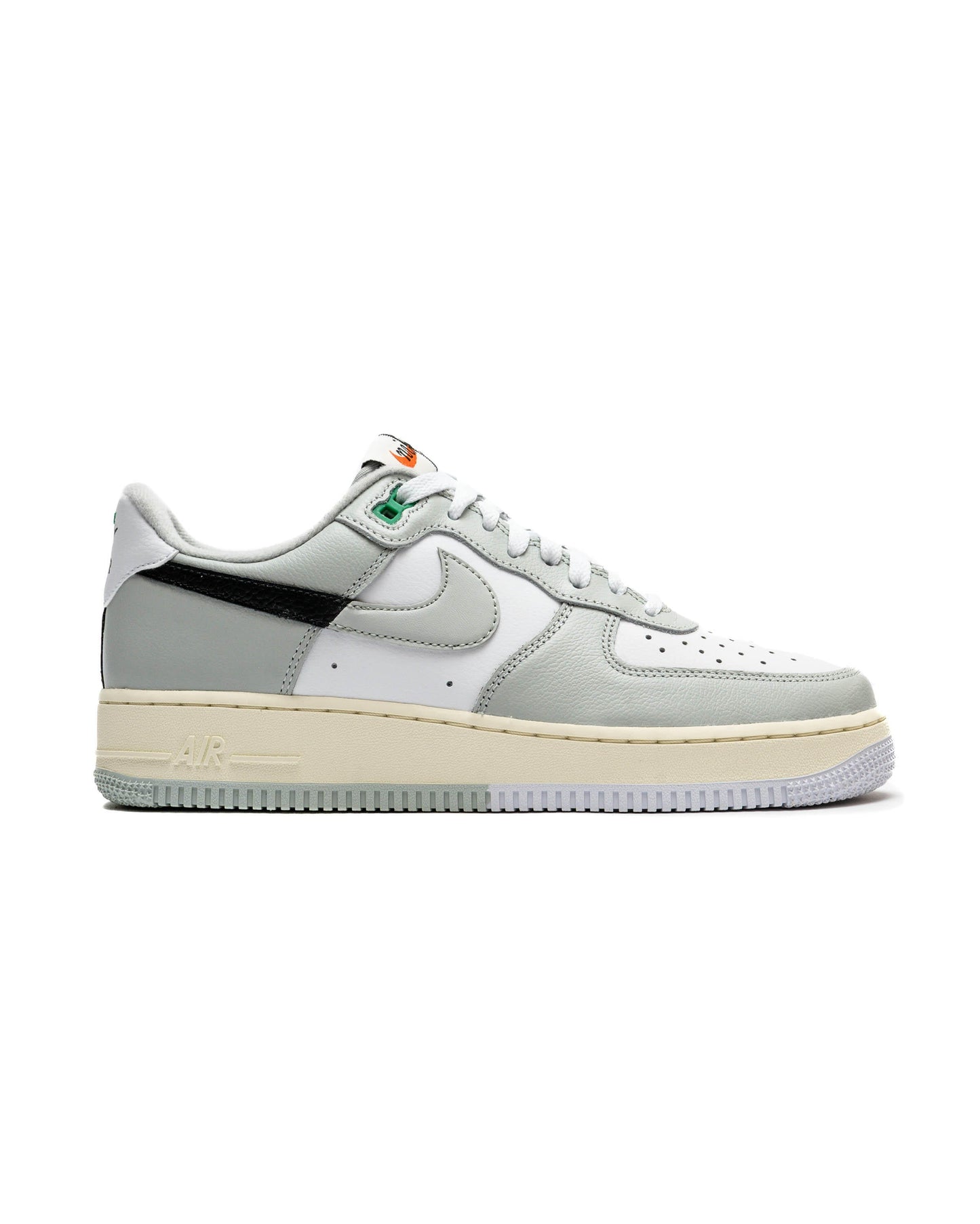 Exclusive Nike AIR FORCE 1 '07 LV8 — 3 — Front View