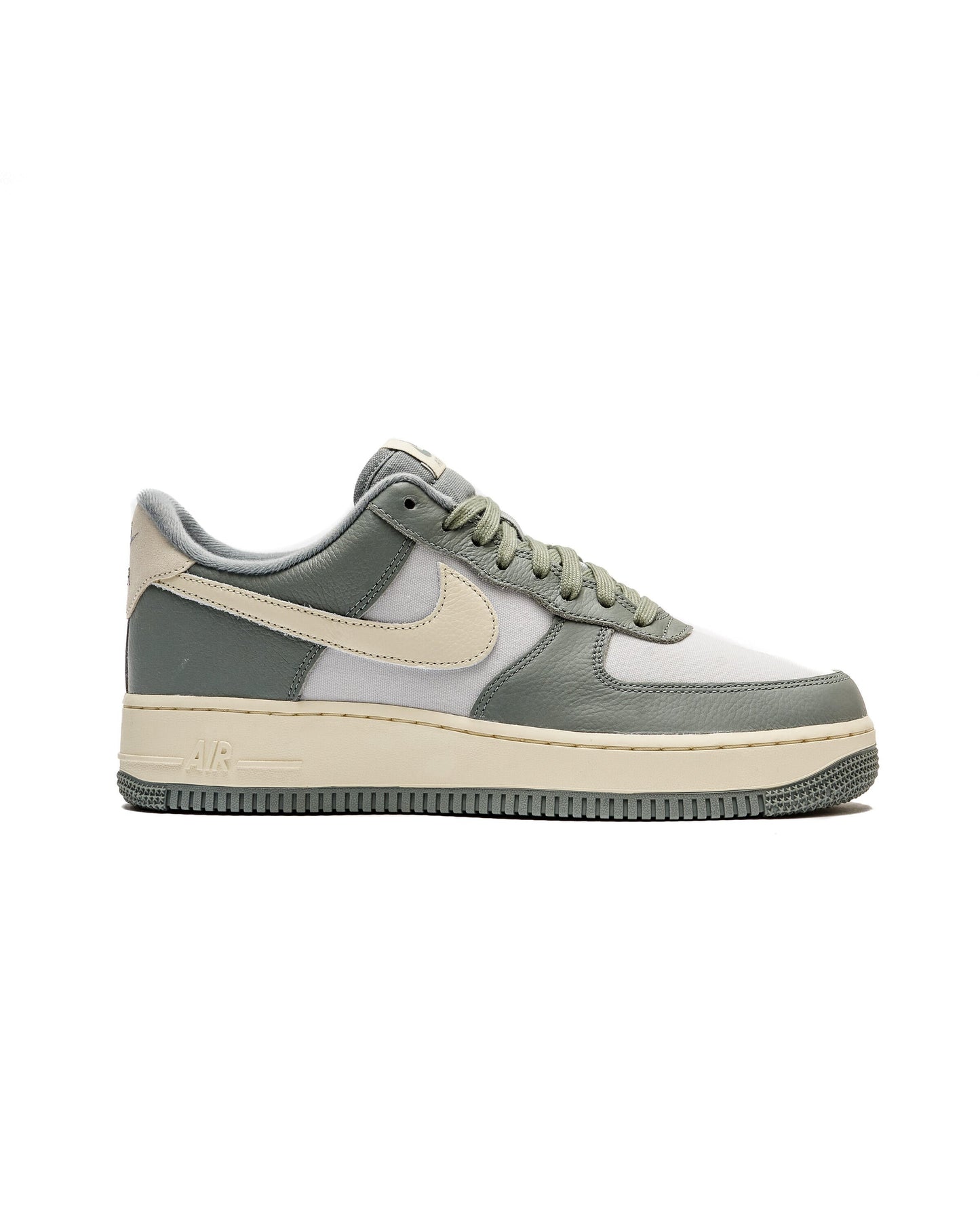 Exclusive Nike AIR FORCE 1 '07 LX — 3 — Front View