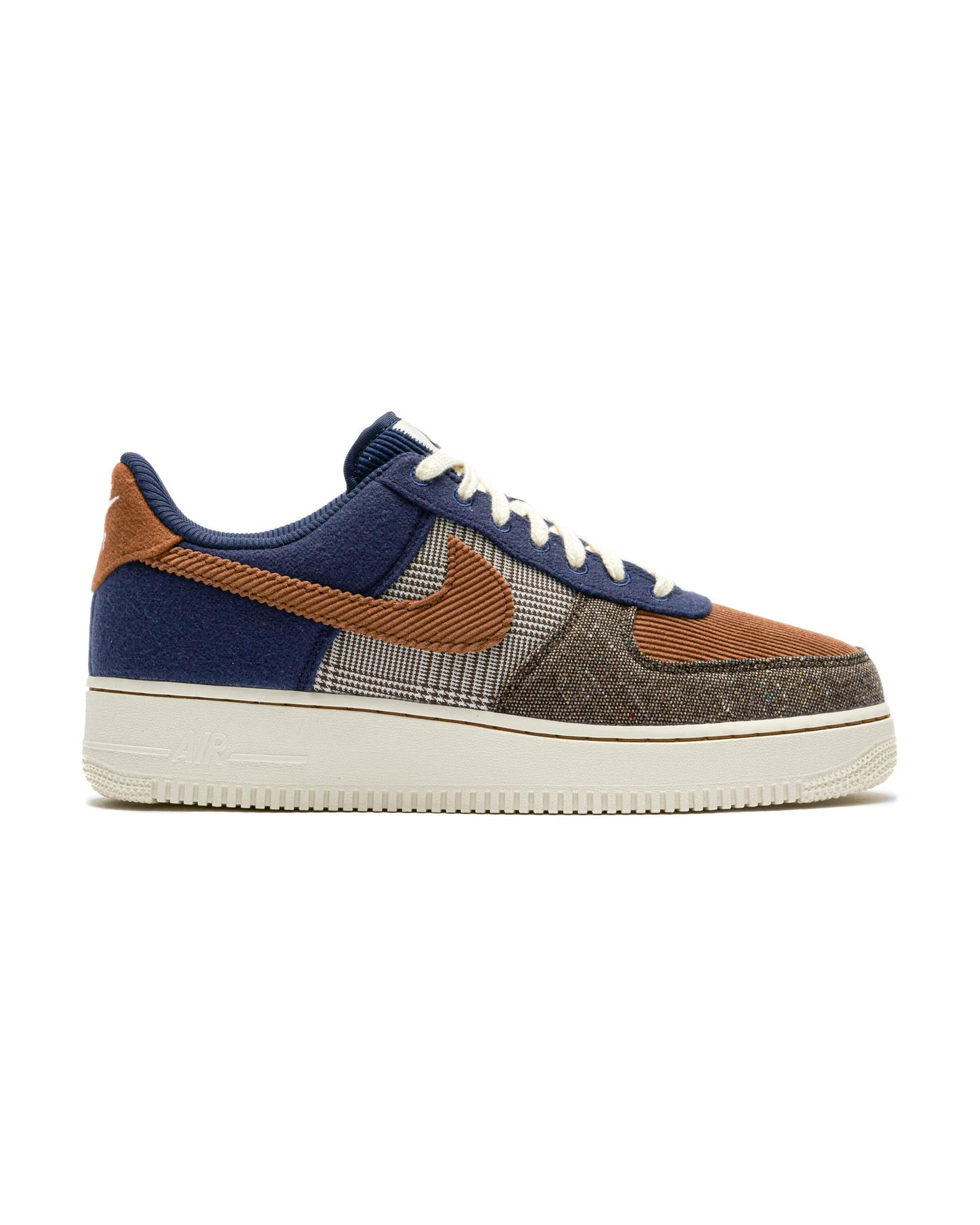 Exclusive Nike AIR FORCE 1 '07 PRM — 3 — Front View