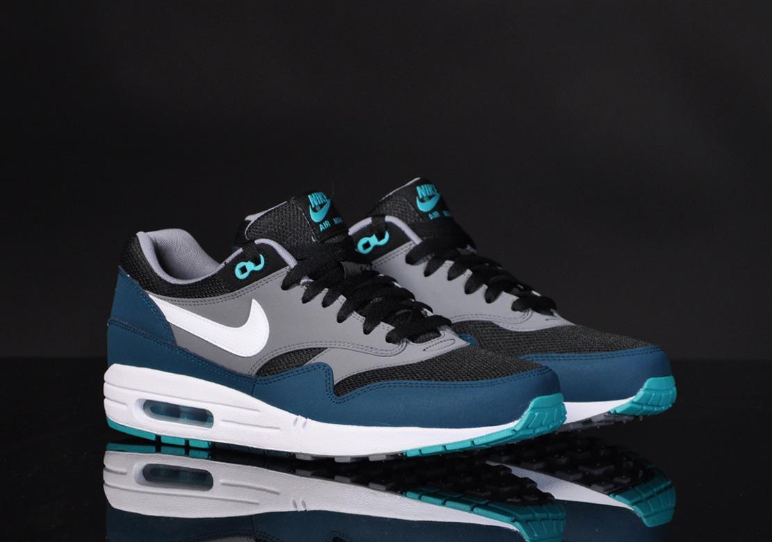 Exclusive Nike Air Max 1 Essential — 3.5 — Front View