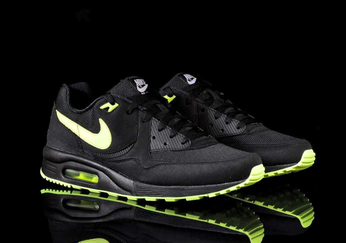 Exclusive Nike Air Max Light — 3.5 — Front View