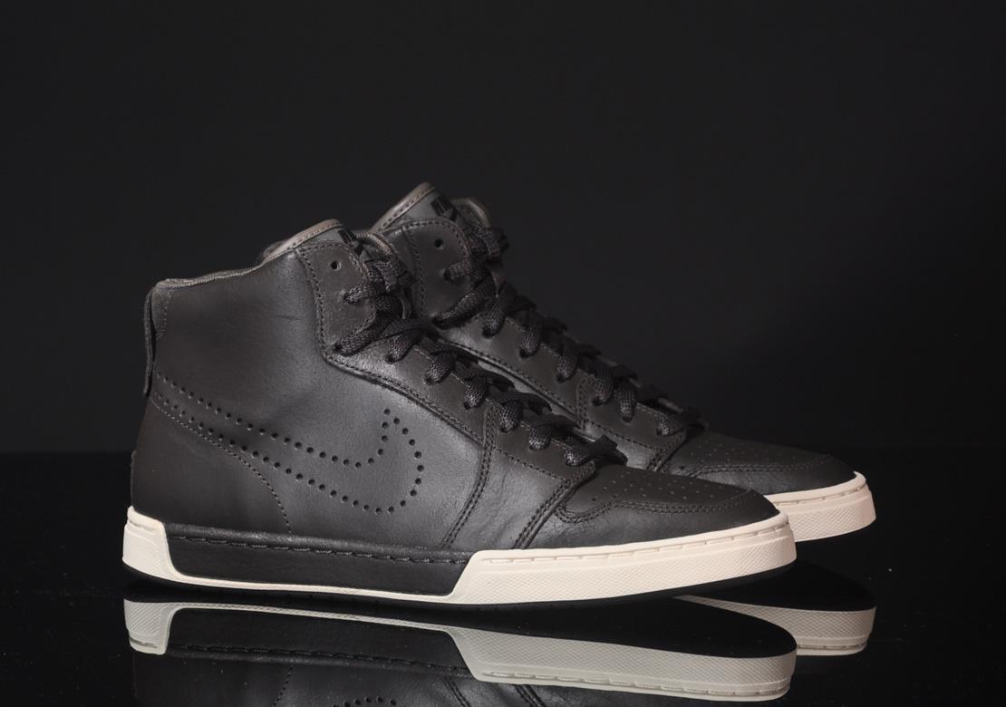 Exclusive Nike Air Royal Mid — 3.5 — Front View