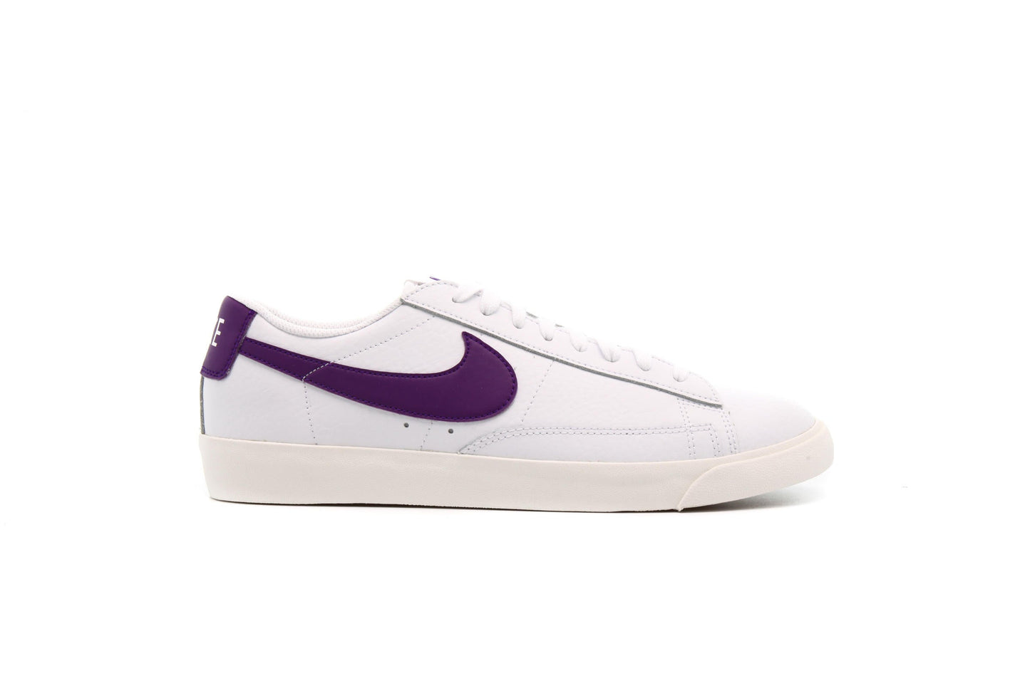 Exclusive Nike BLAZER LOW LEATHER "WHITE" — 3.5 — Front View