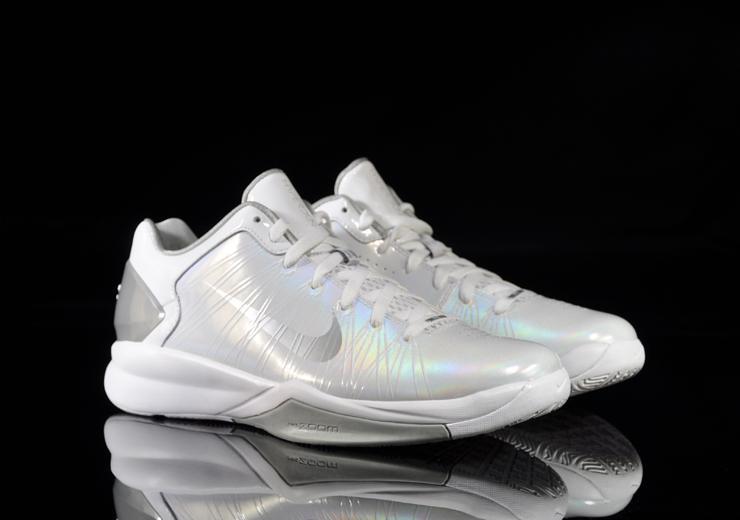 Exclusive Nike Hyperdunk 2010 Low — 3.5 — Front View