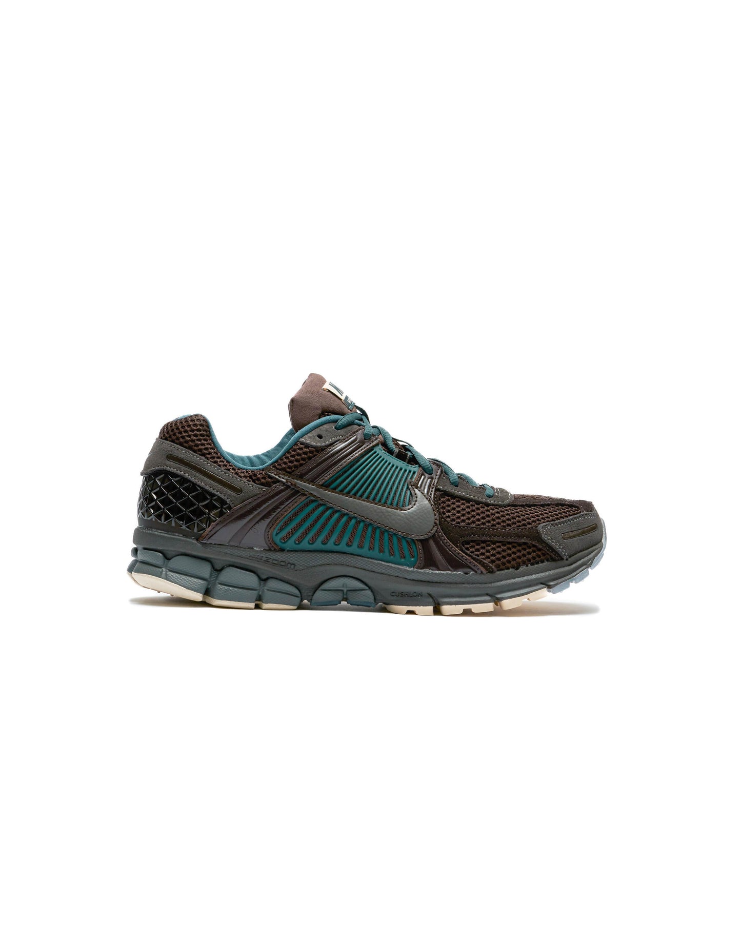 Exclusive Nike ZOOM VOMERO 5 PRM — 3 — Front View