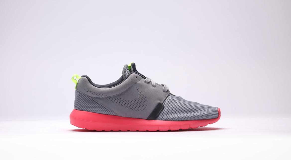 Exclusive Nike Roshe Nm Fb "hot Lava Sole" — 3.5 — Front View