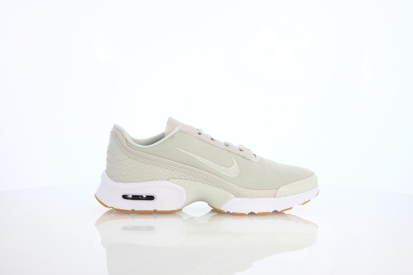 Exclusive Nike Wmns Air Max Jewell Se "Light Bone" — 5 — Front View