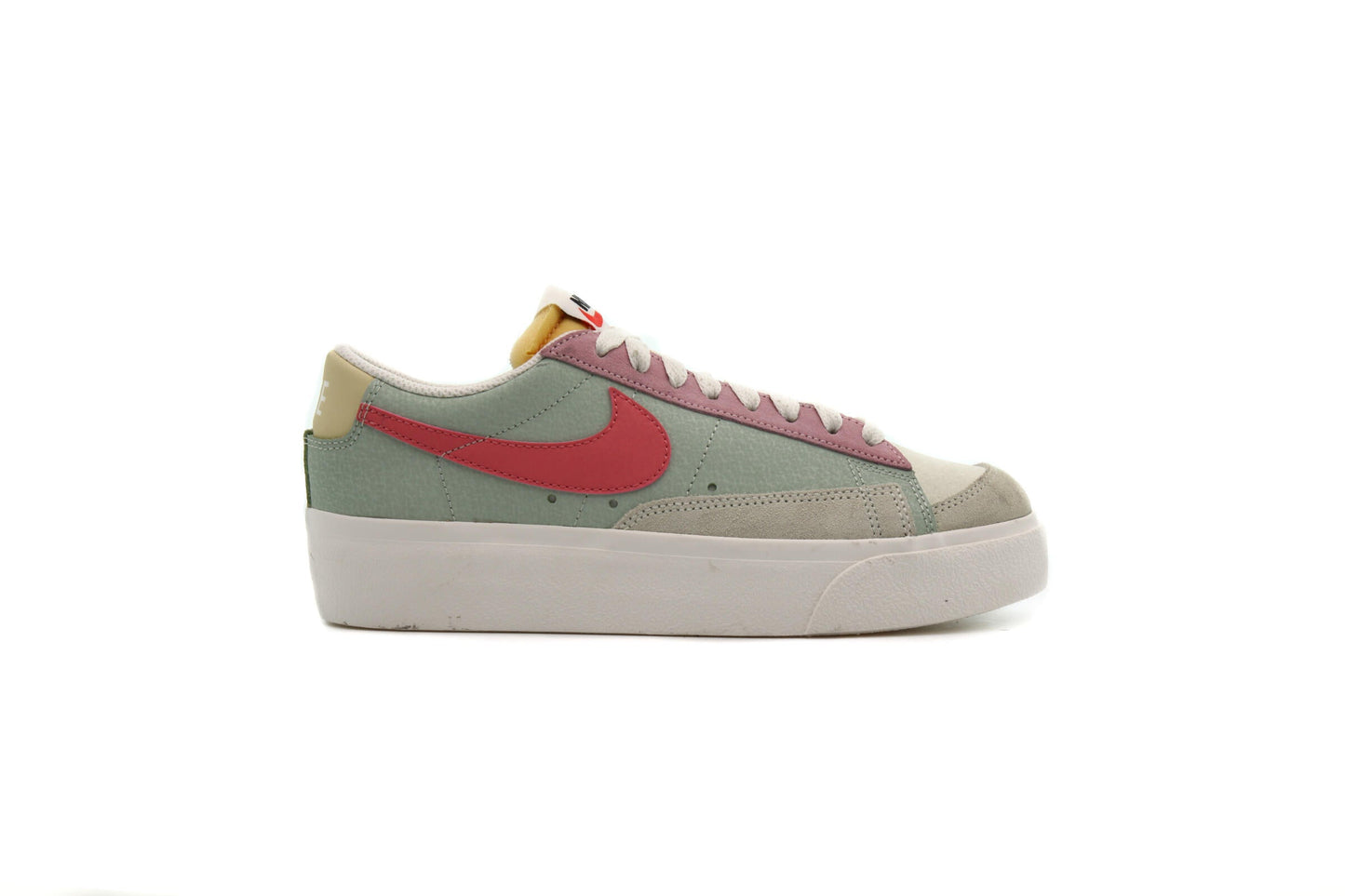 Exclusive Nike WMNS BLAZER LOW PLATFORM — 5 — Front View