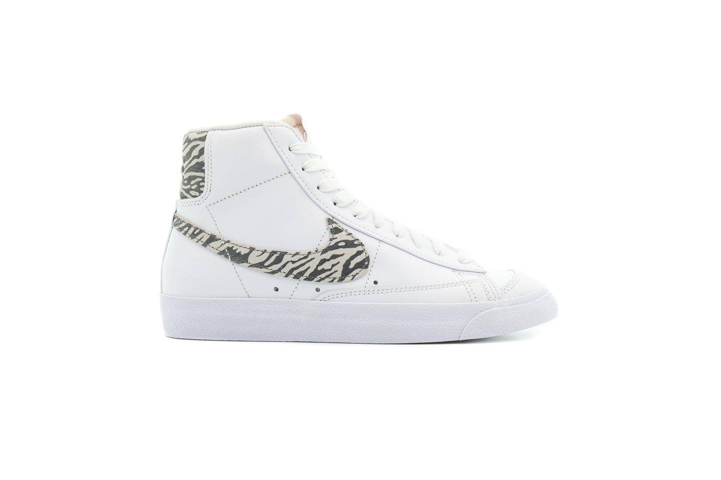 Exclusive Nike WMNS BLAZER MID '77 SE — 5 — Front View