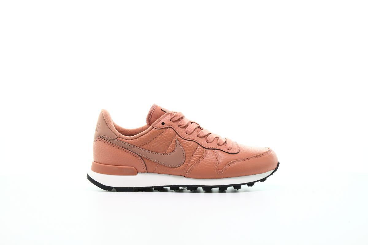 Exclusive Nike Wmns Internationalist Premium "Terra Blush" — 5 — Front View