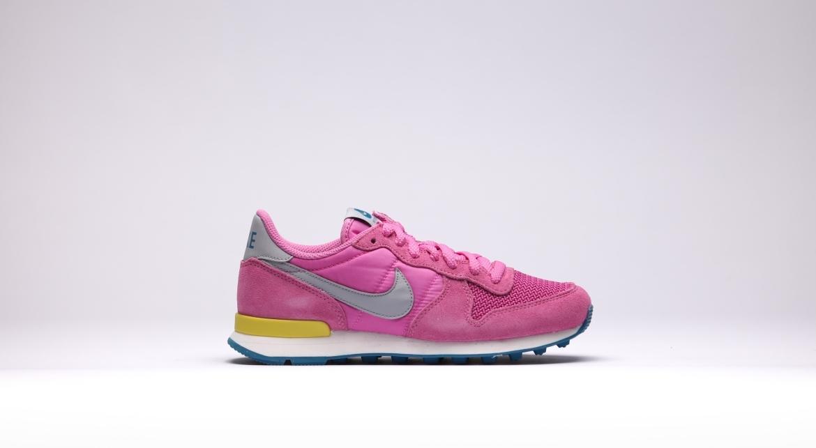 Exclusive Nike Wmns Internationalist — 3.5 — Front View