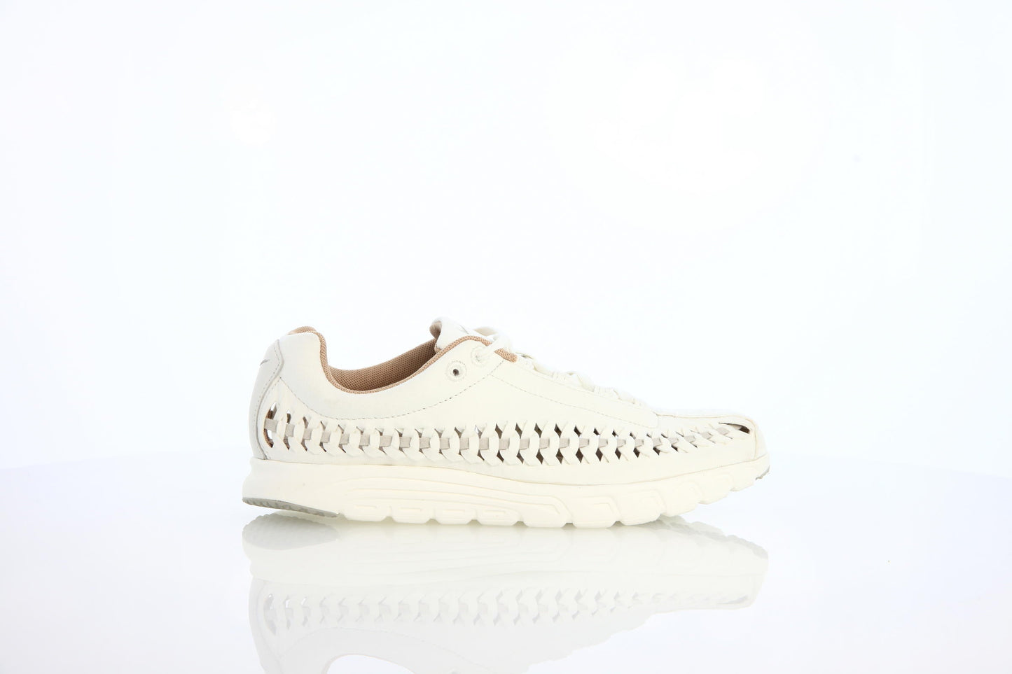 Exclusive Nike Wmns Mayfly Woven "Elm" — 5 — Front View