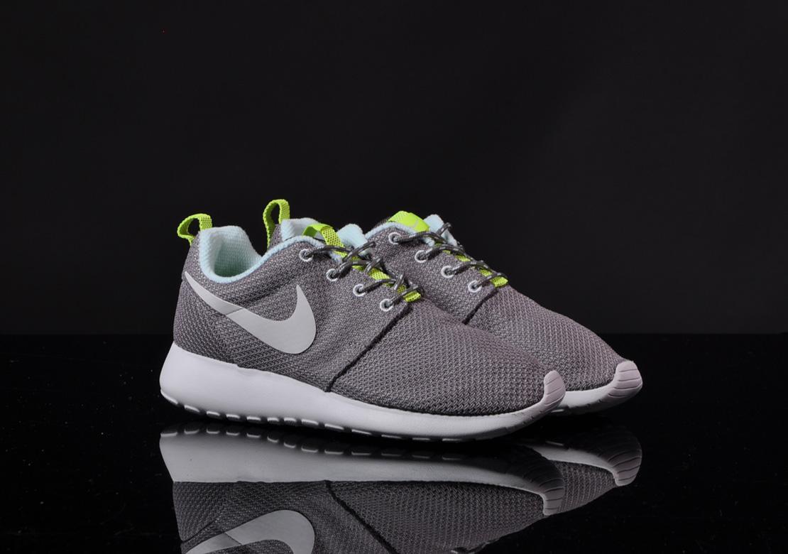 Exclusive Nike Wmns Roshe Run — 3.5 — Front View