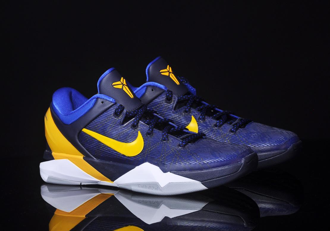 Exclusive Nike Zoom Kobe VII — 3.5 — Front View