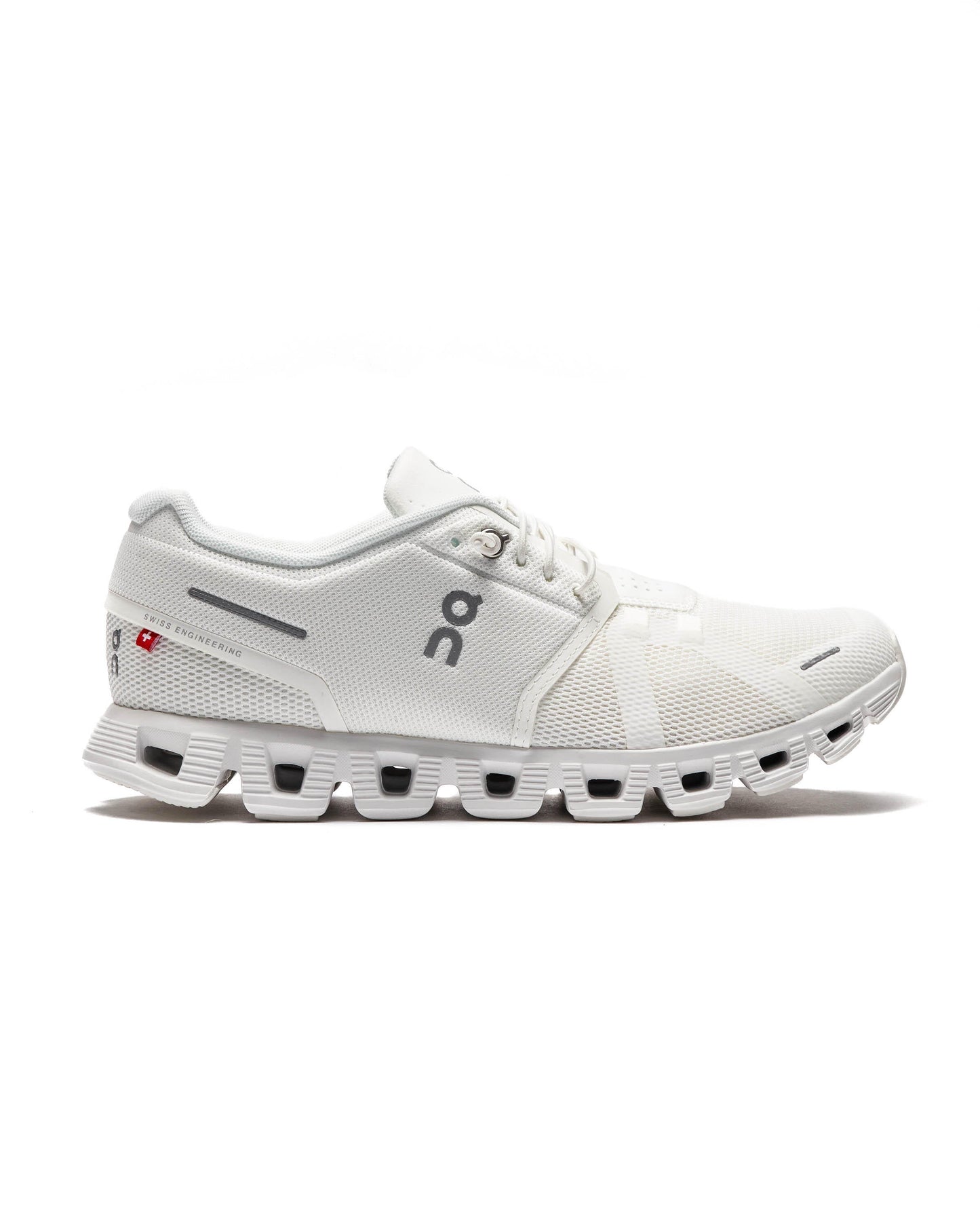 Exclusive ON Running Cloud 5 — 7 — Front View