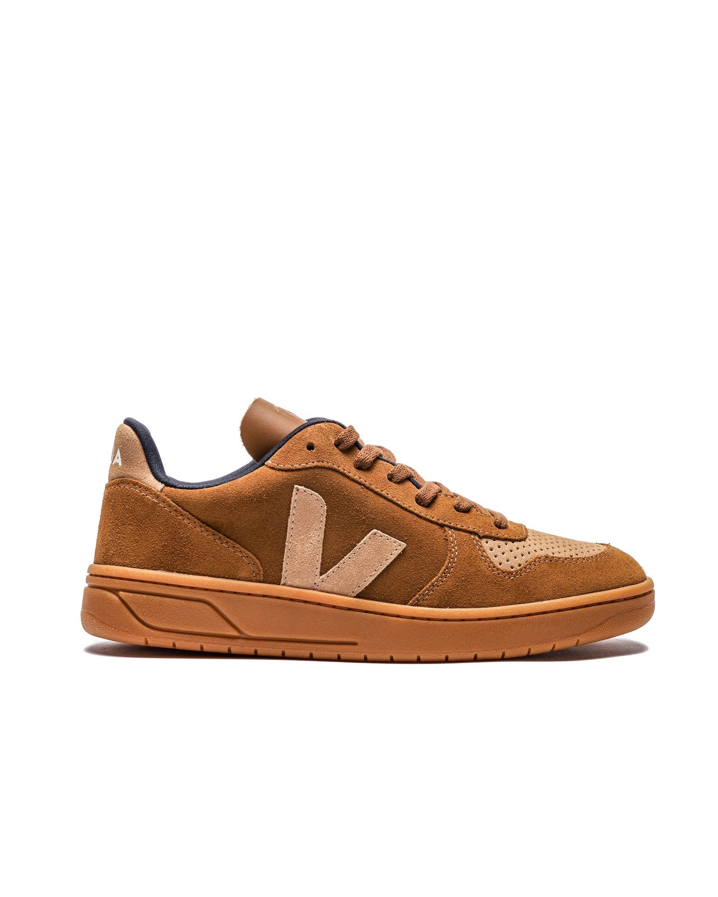 Exclusive Veja V-10 — 4 — Front View