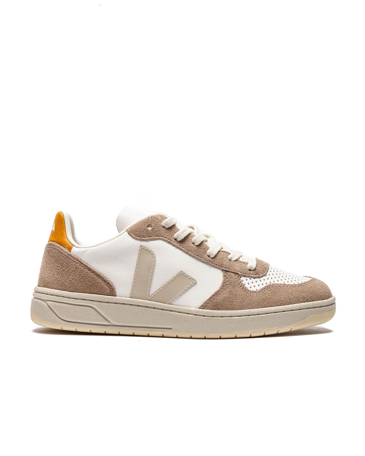 Exclusive Veja V-10 — 4 — Front View