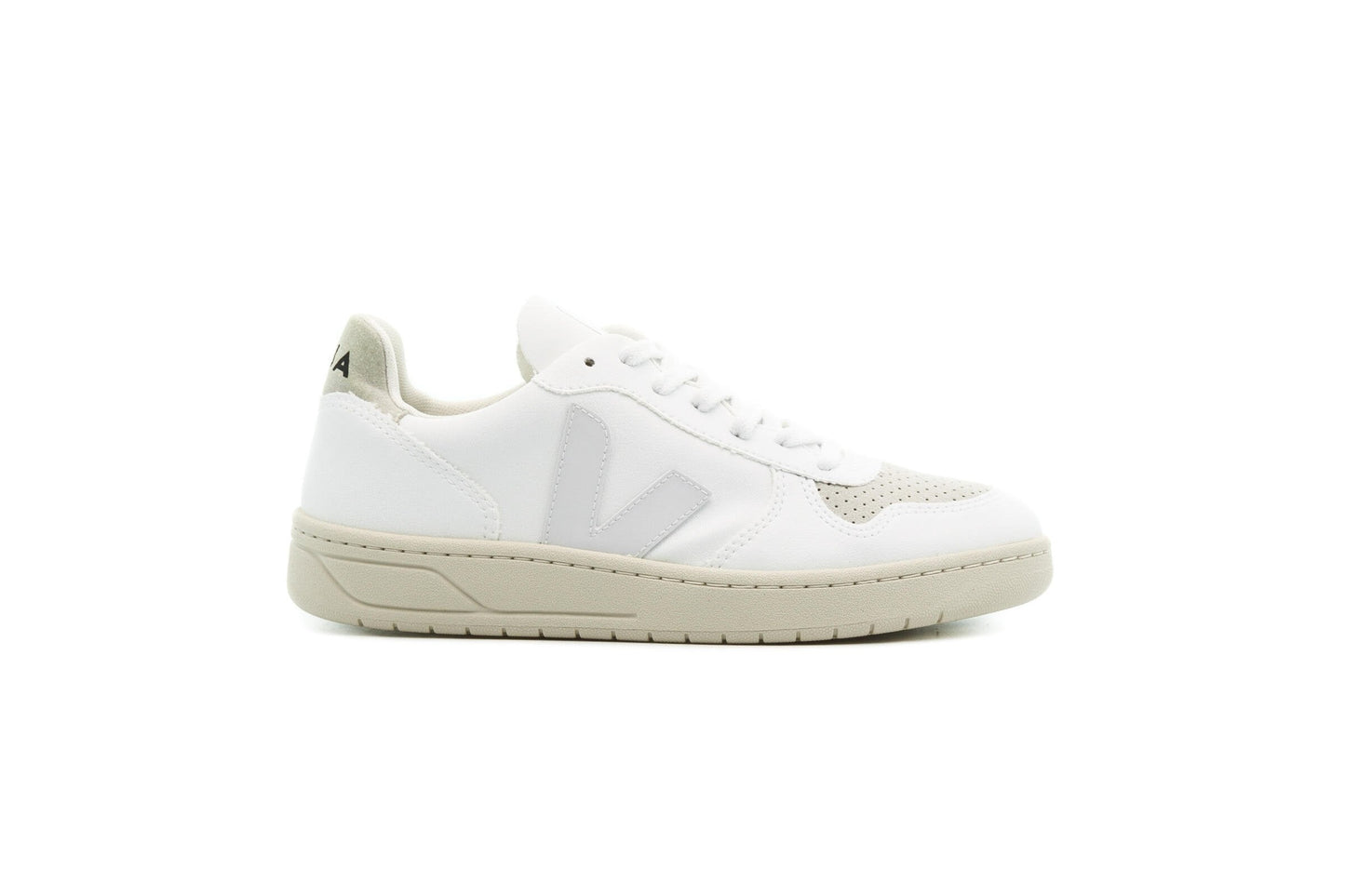 Exclusive Veja V-10 — 4 — Front View