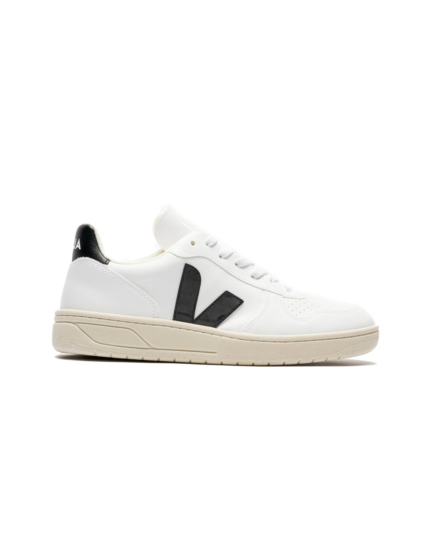 Exclusive Veja V-10 — 4 — Front View