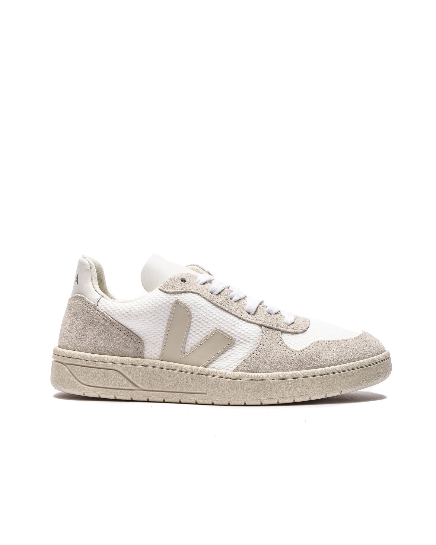 Exclusive Veja V-10 — 4 — Front View