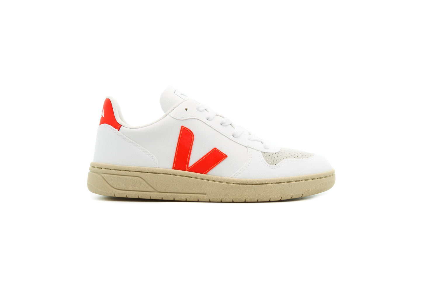 Exclusive Veja V-10 — 4 — Front View