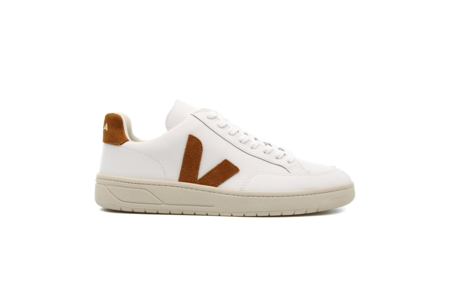 Exclusive Veja V-12 "CAMEL" — 4 — Front View