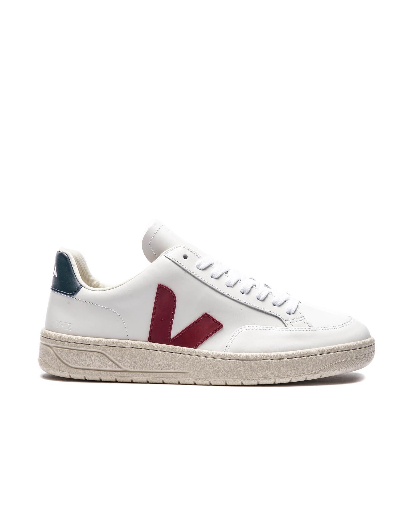 Exclusive Veja V-12 — 4 — Front View