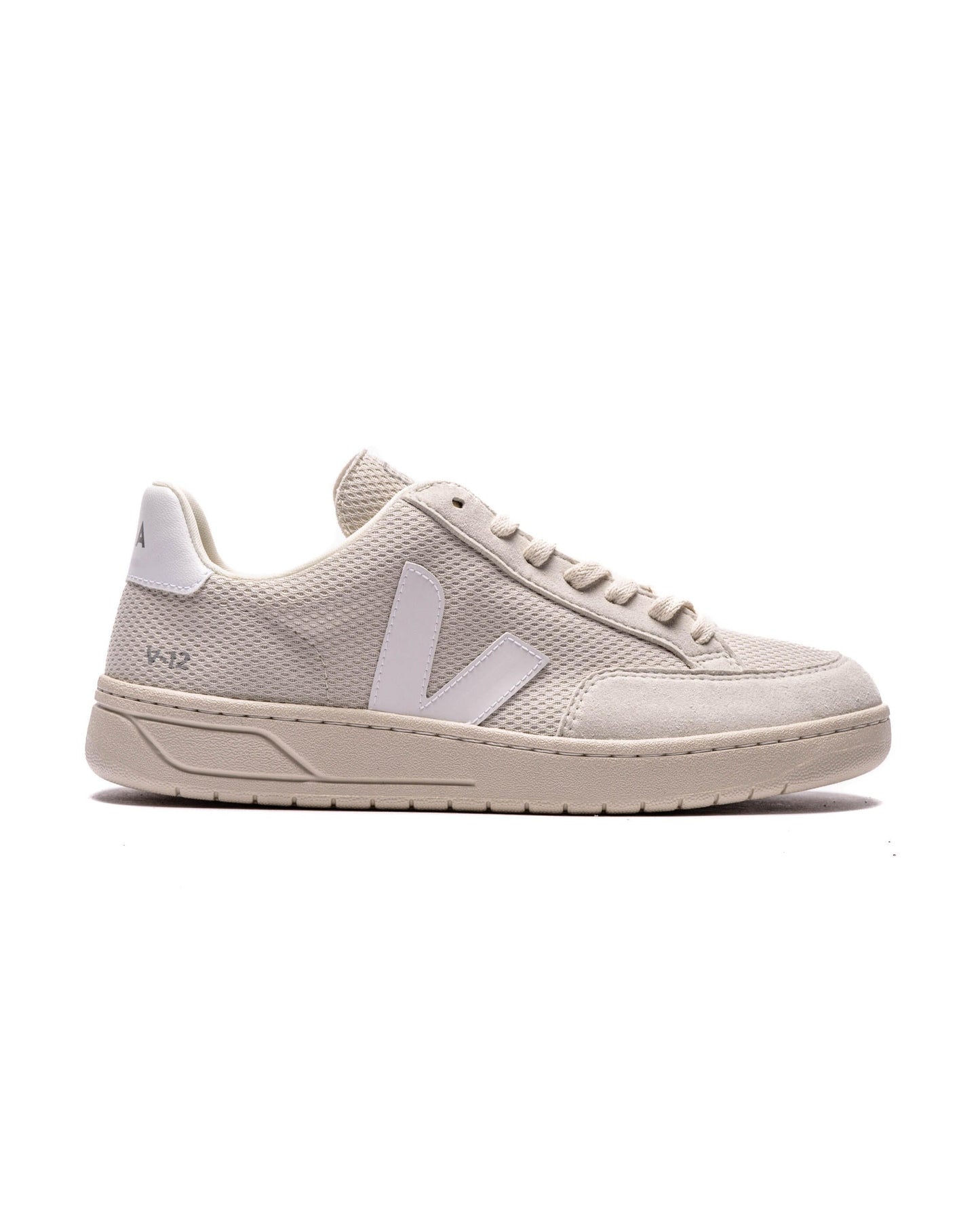 Exclusive Veja V-12 — 4 — Front View