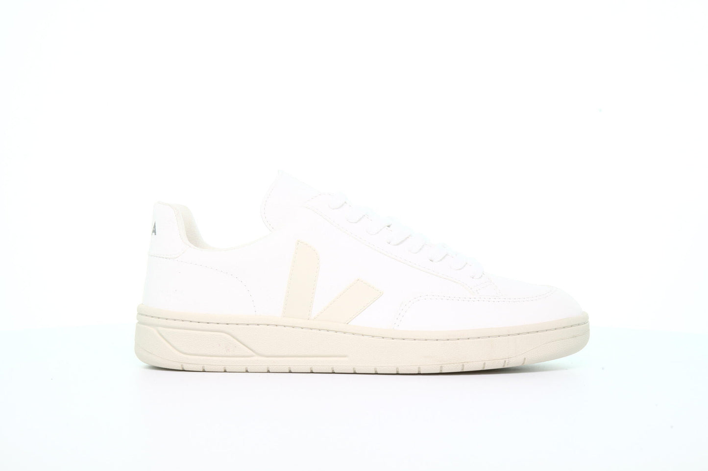 Exclusive Veja V-12 "Pierre" — 7 — Front View