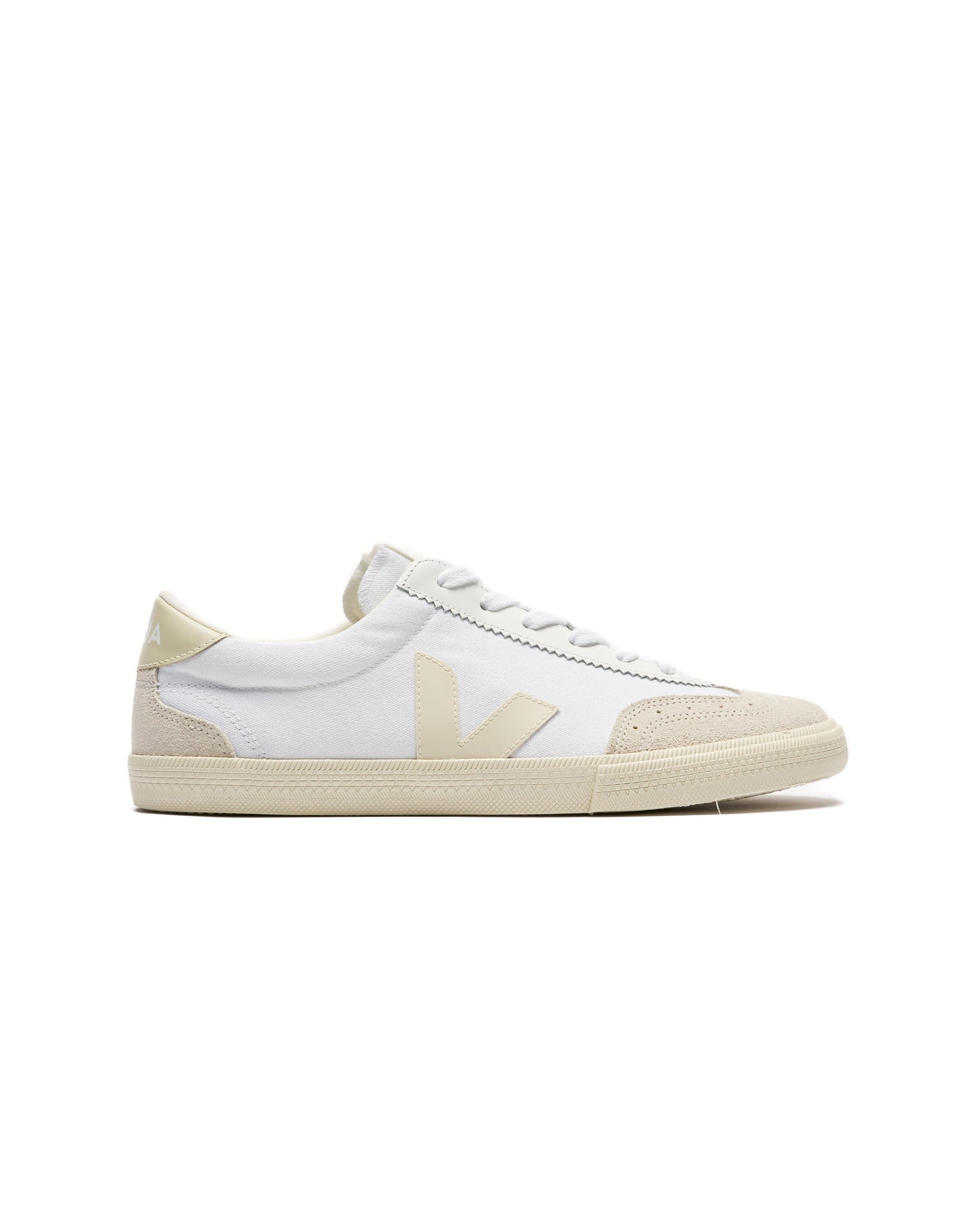Exclusive Veja Volley — 4 — Front View