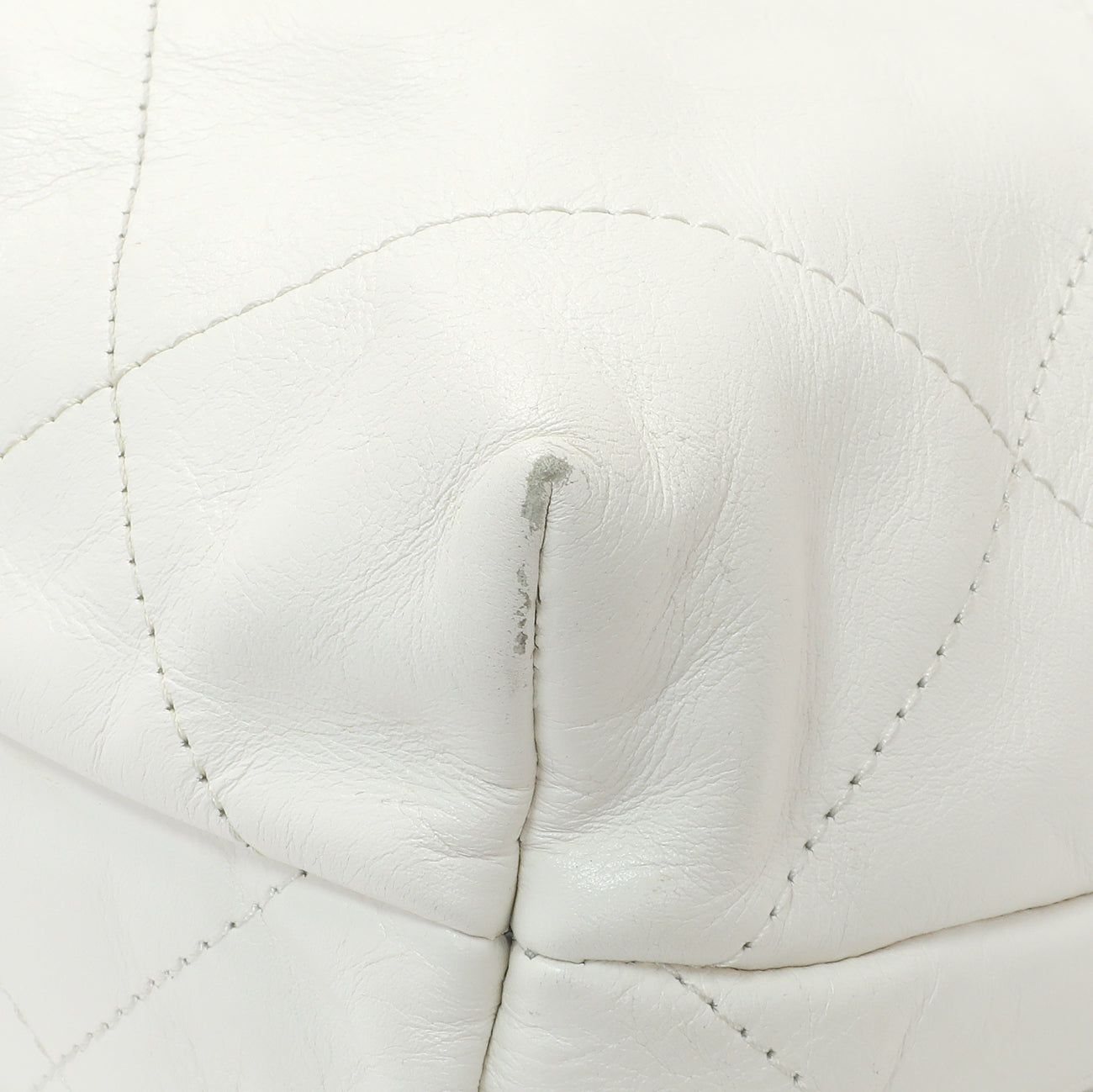 Exclusive Chanel White Shiny Quilted Calfskin Small Chanel 22 — Alternate View 7