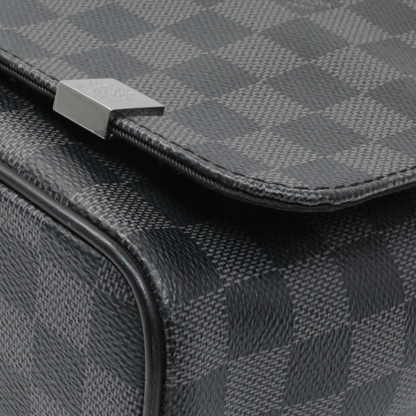 Exclusive Louis Vuitton Damier Graphite District Messenger — Detail View
