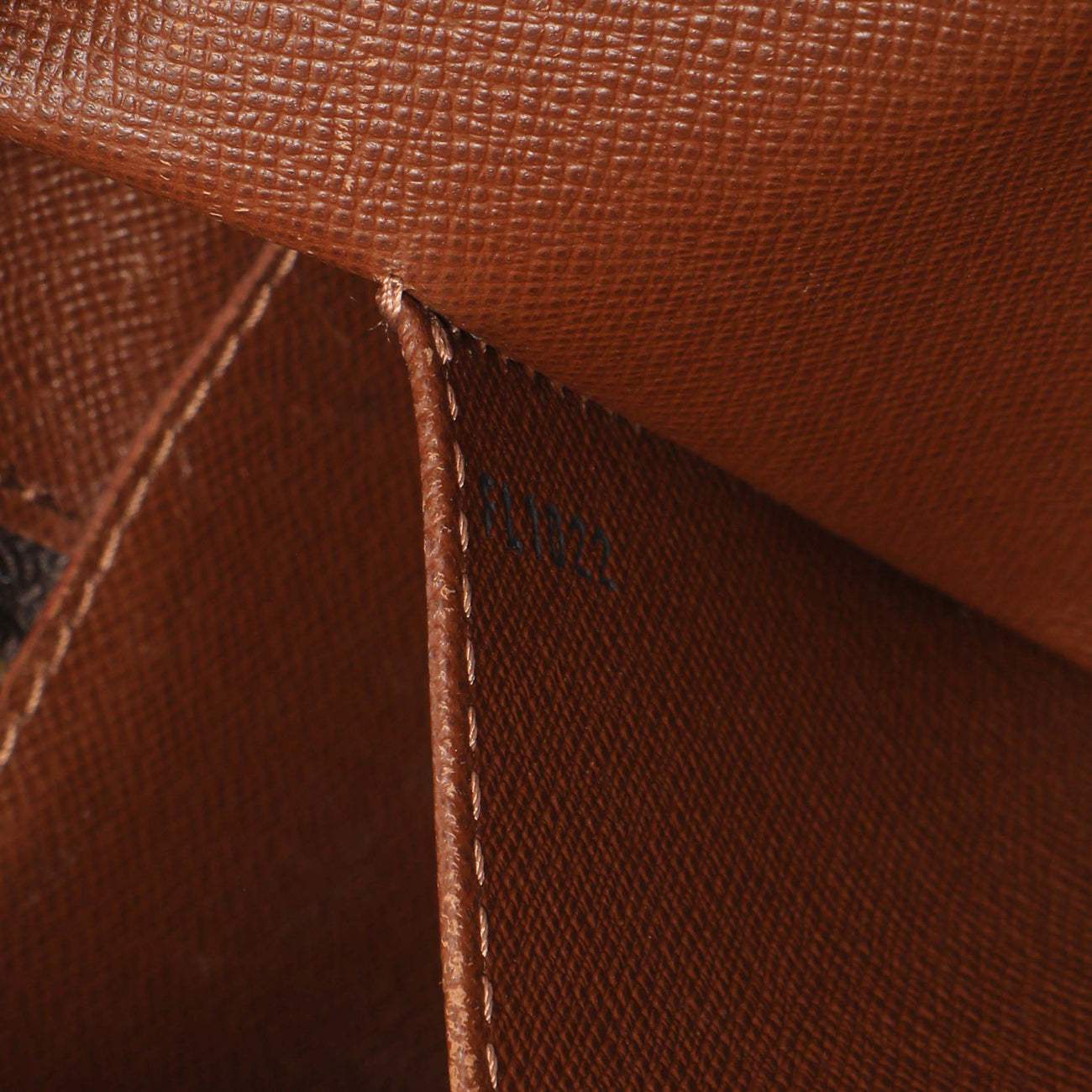 Exclusive Louis Vuitton Monogram Cite MM — Alternate View 14