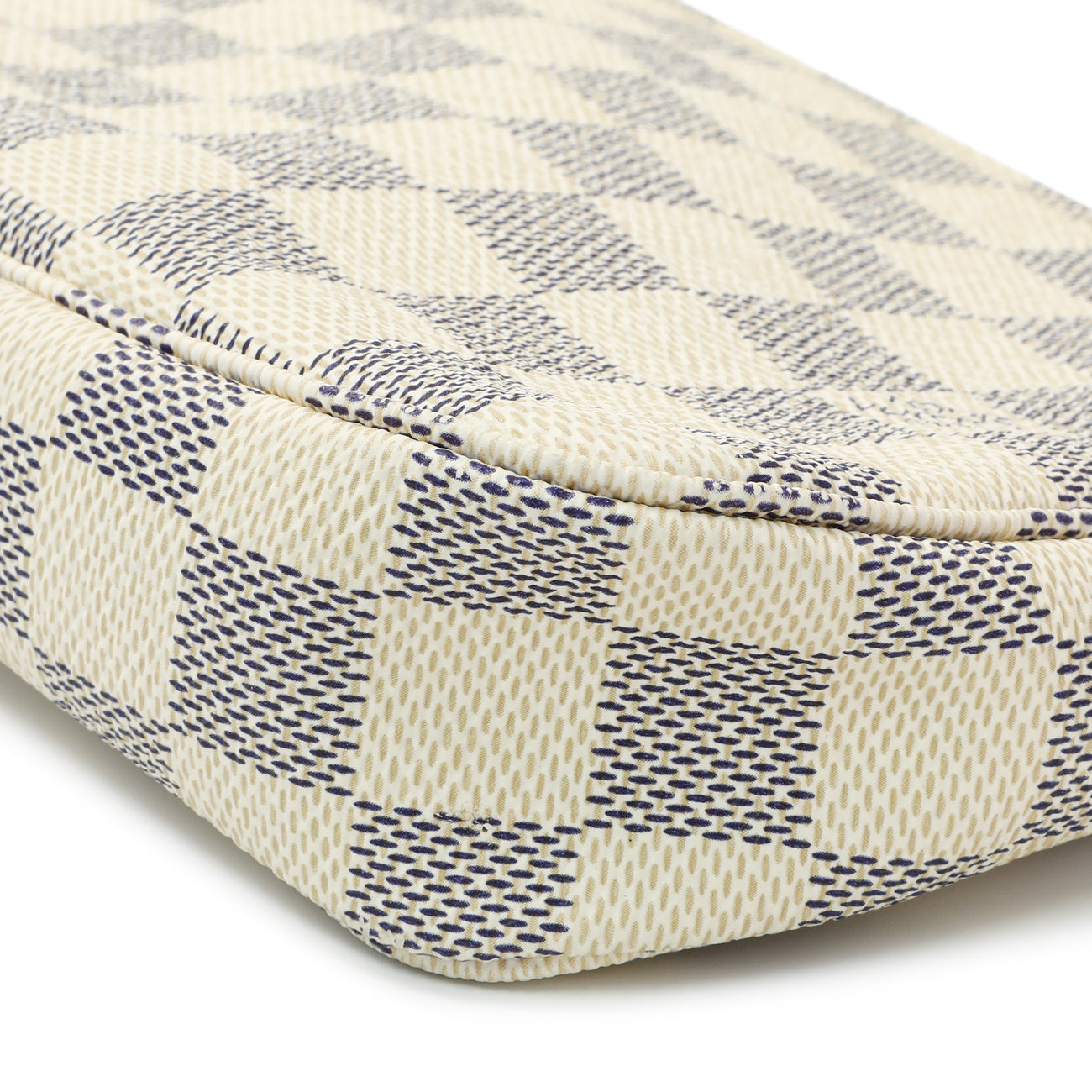 Exclusive Louis Vuitton Damier Azur Pochette Accessoires — Detail View