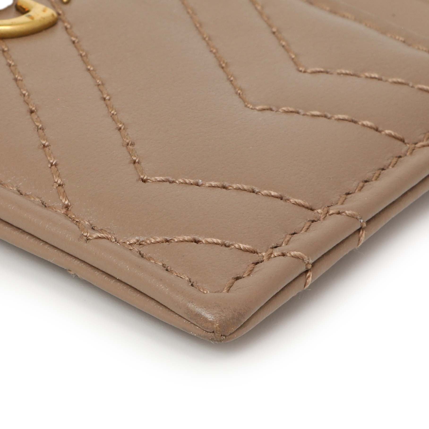 Exclusive Gucci Porcelain Rose Calfskin Matelasse GG Marmont Card Holder — Detail View