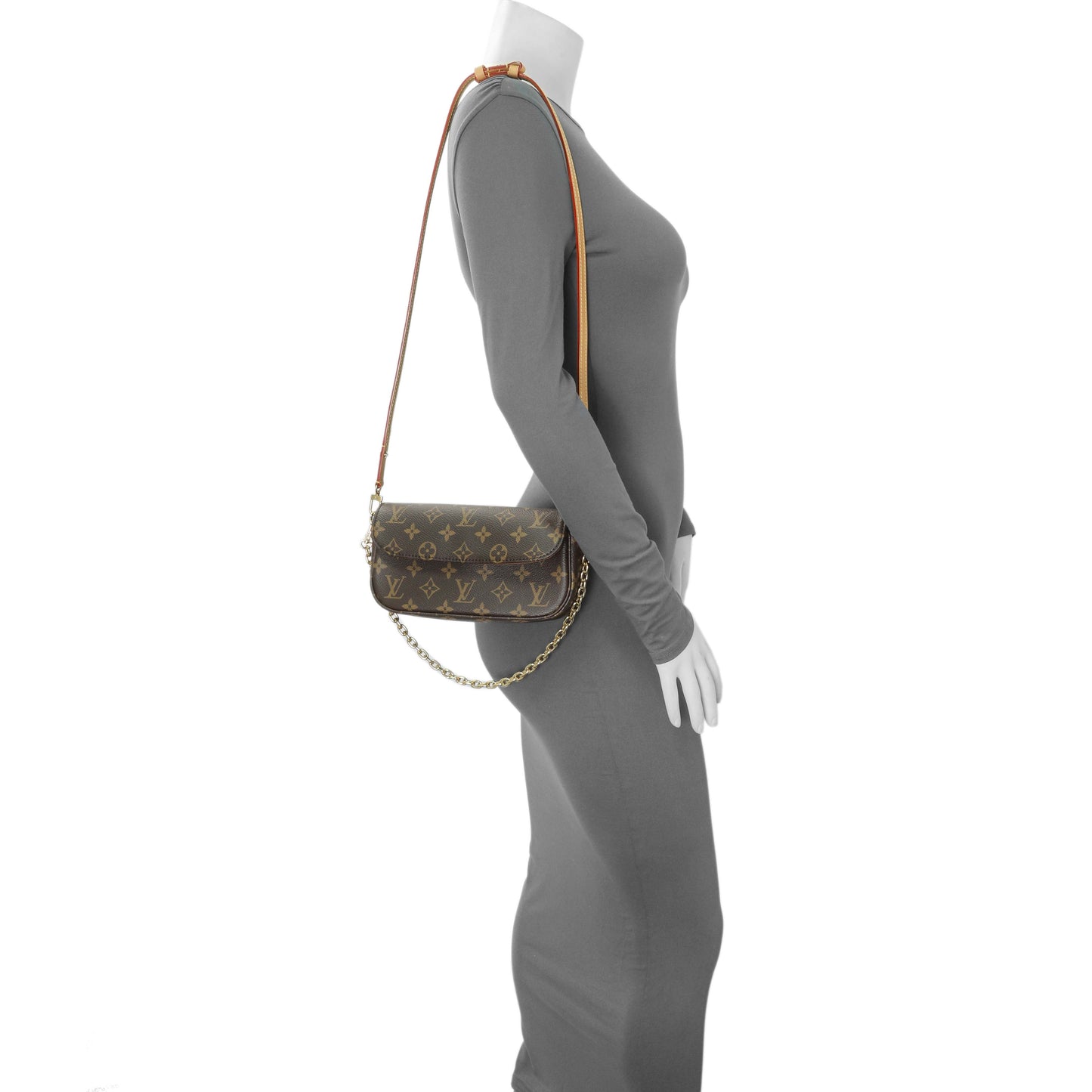 Exclusive Louis Vuitton Monogram Ivy Wallet On Chain — Lifestyle View