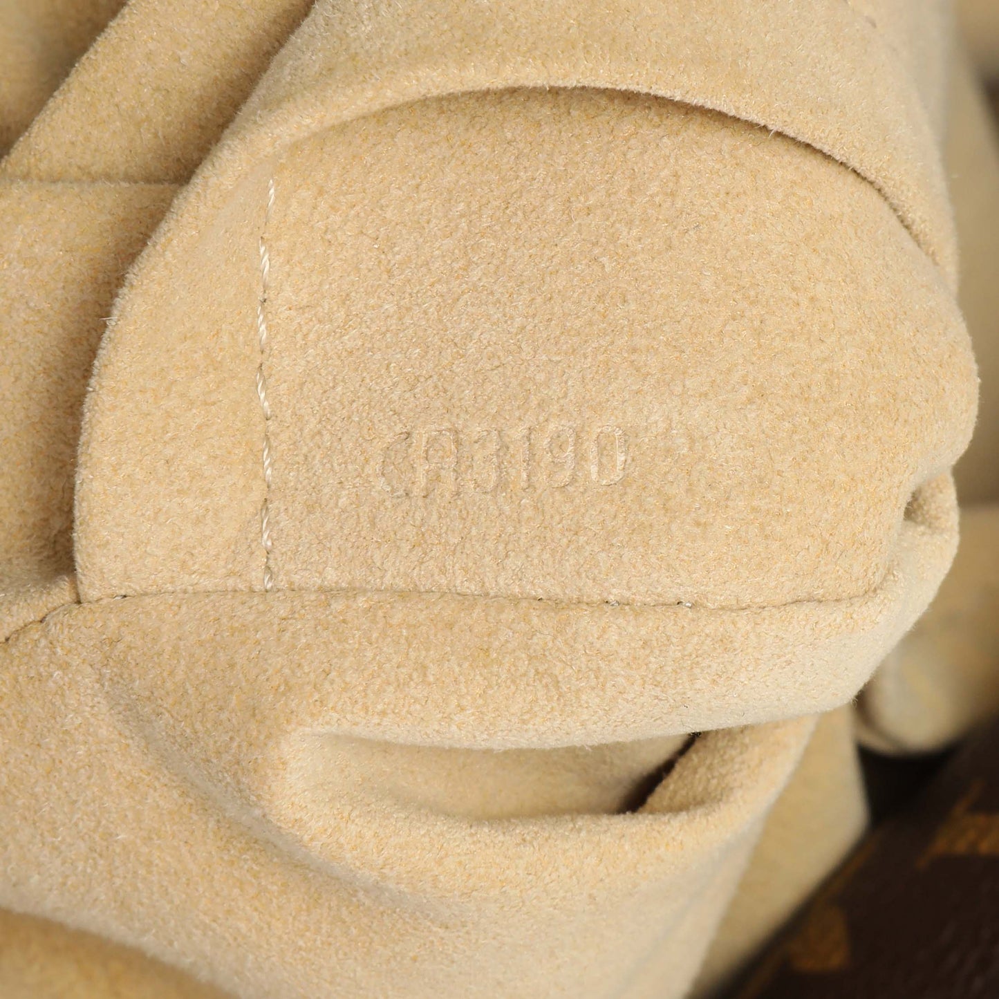 Exclusive Louis Vuitton Monogram Artsy MM — Alternate View 10