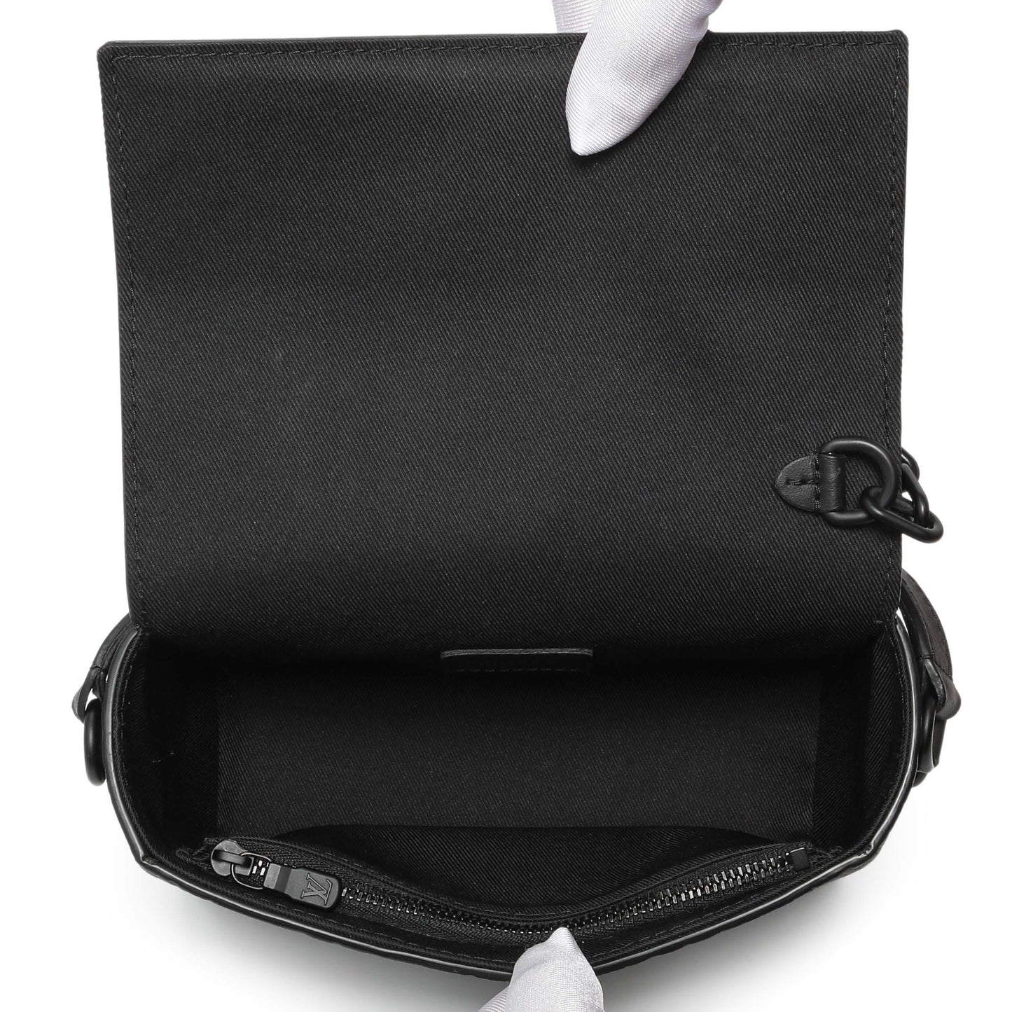 Exclusive Louis Vuitton Black Taurillon Monogram Steamer Wearable Wallet — Alternate View 8