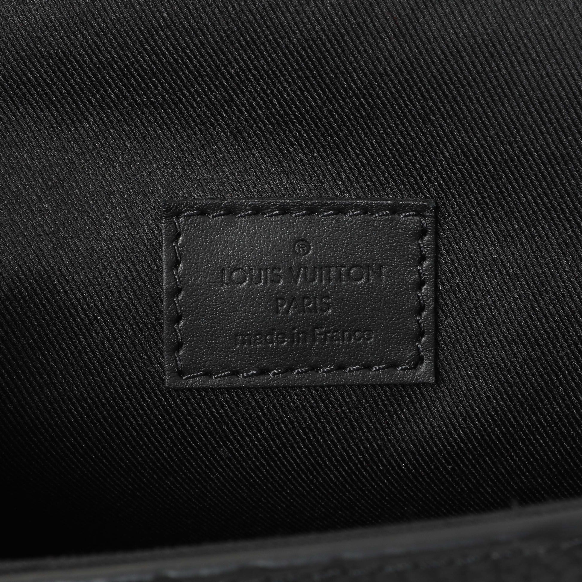Exclusive Louis Vuitton Black Taurillon Monogram Steamer Wearable Wallet — Alternate View 9