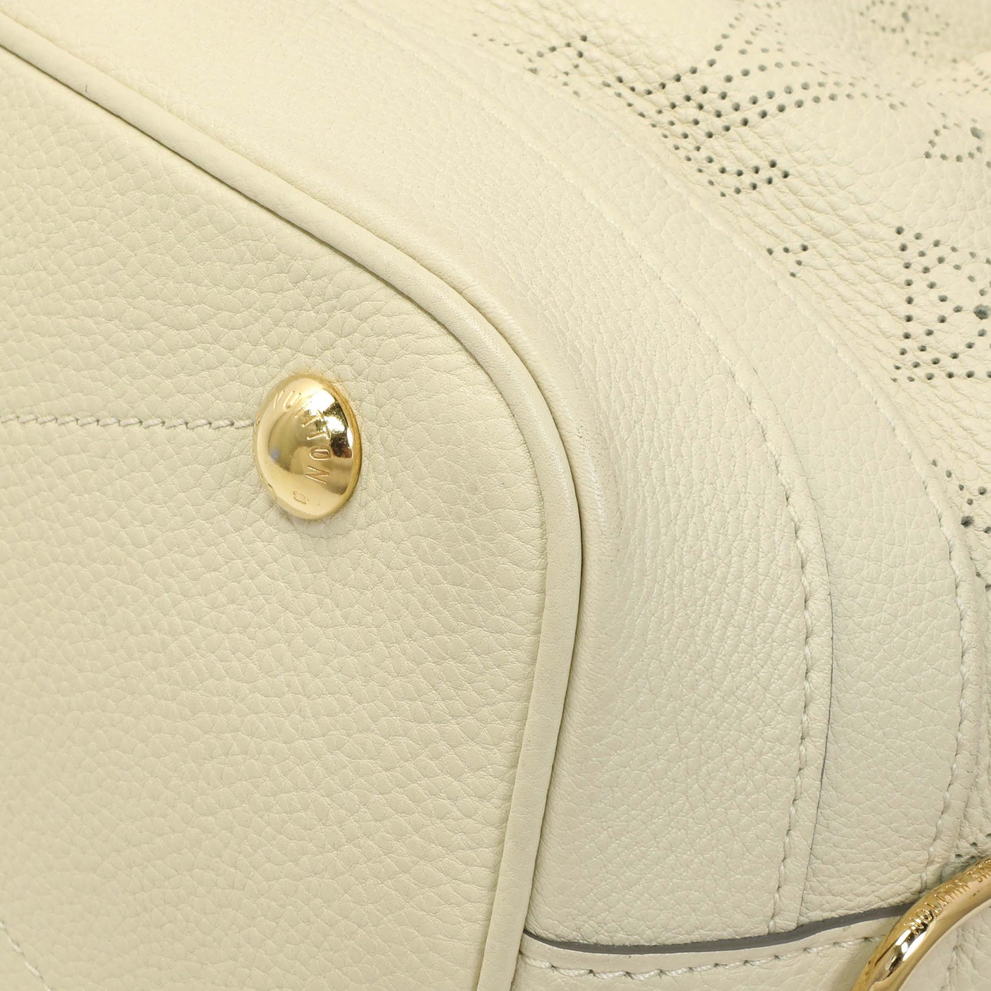 Exclusive Louis Vuitton Ivory Mahina Stellar PM — Detail View
