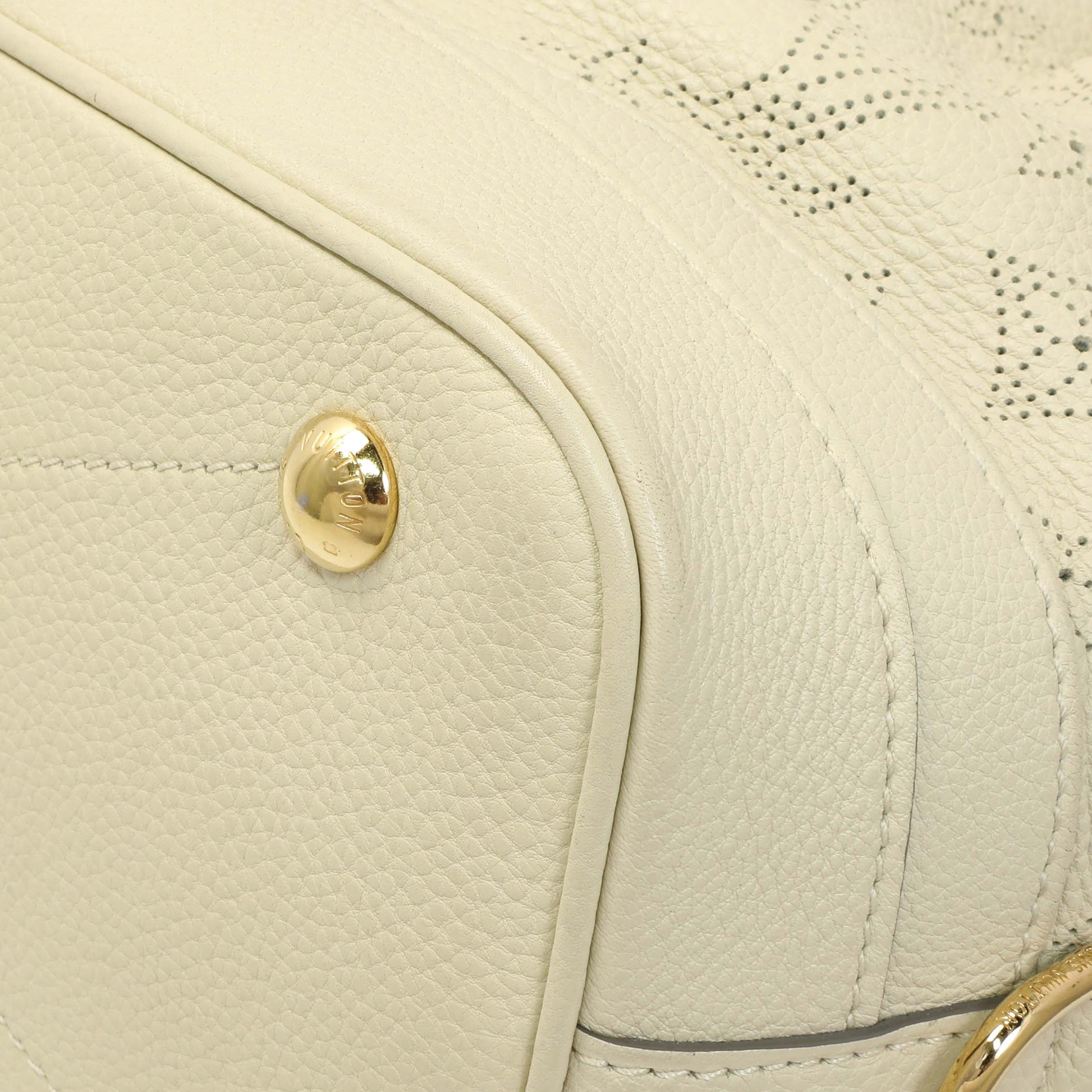 Exclusive Louis Vuitton Ivory Mahina Stellar PM — Detail View